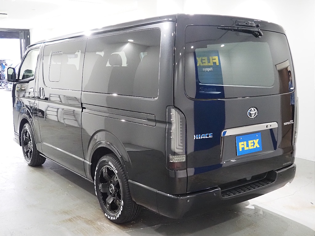 【新車/ハイエースバン/ディーゼル2WD/小窓付き両側手動ドア/DARKPRIMEⅡ】ハイエース名古屋店在庫車両【全国納車可能】