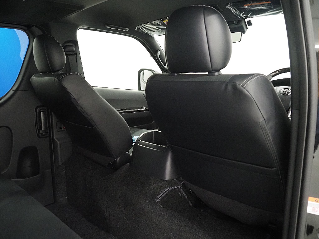 【新車/ハイエースバン/ディーゼル2WD/小窓付き両側手動ドア/DARKPRIMEⅡ】ハイエース名古屋店在庫車両【全国納車可能】