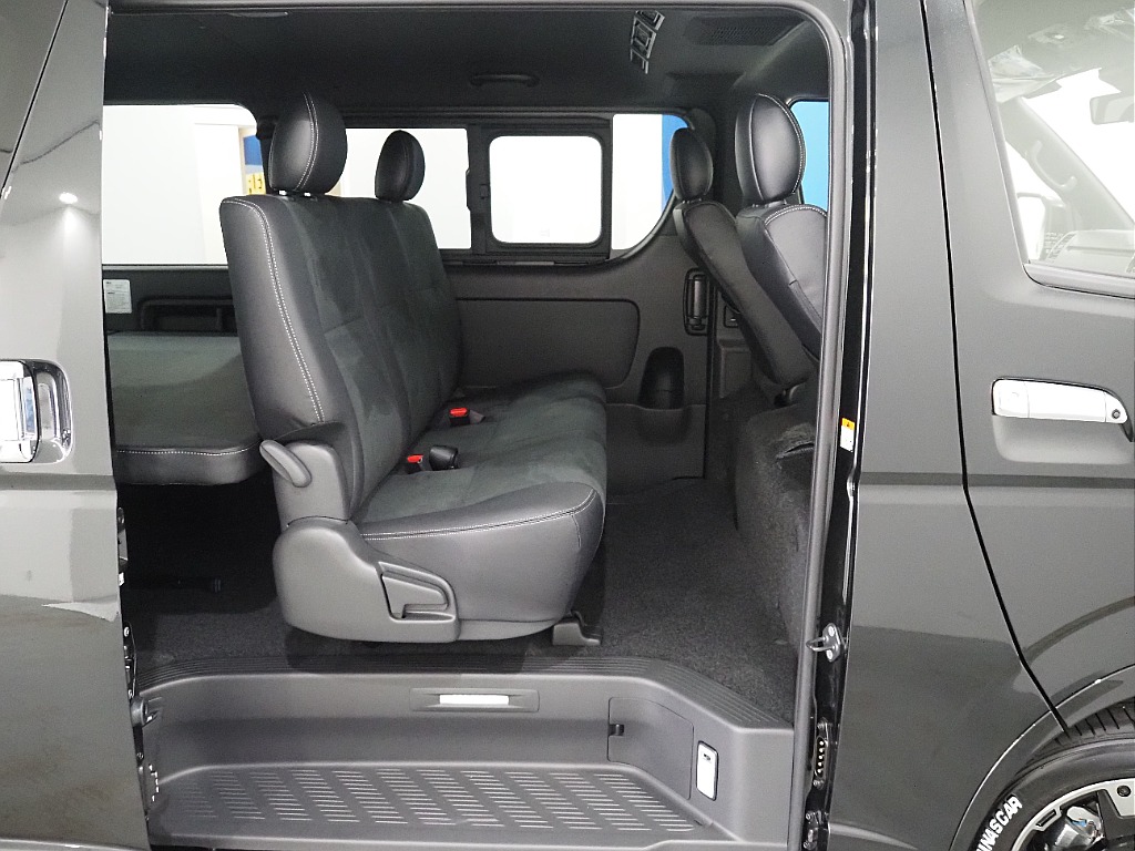 【新車/ハイエースバン/ディーゼル2WD/小窓付き両側手動ドア/DARKPRIMEⅡ】ハイエース名古屋店在庫車両【全国納車可能】