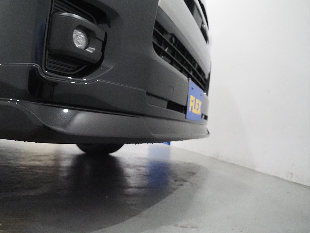 【新車/ハイエースバン/ディーゼル2WD/小窓付き両側手動ドア/DARKPRIMEⅡ】ハイエース名古屋店在庫車両【全国納車可能】