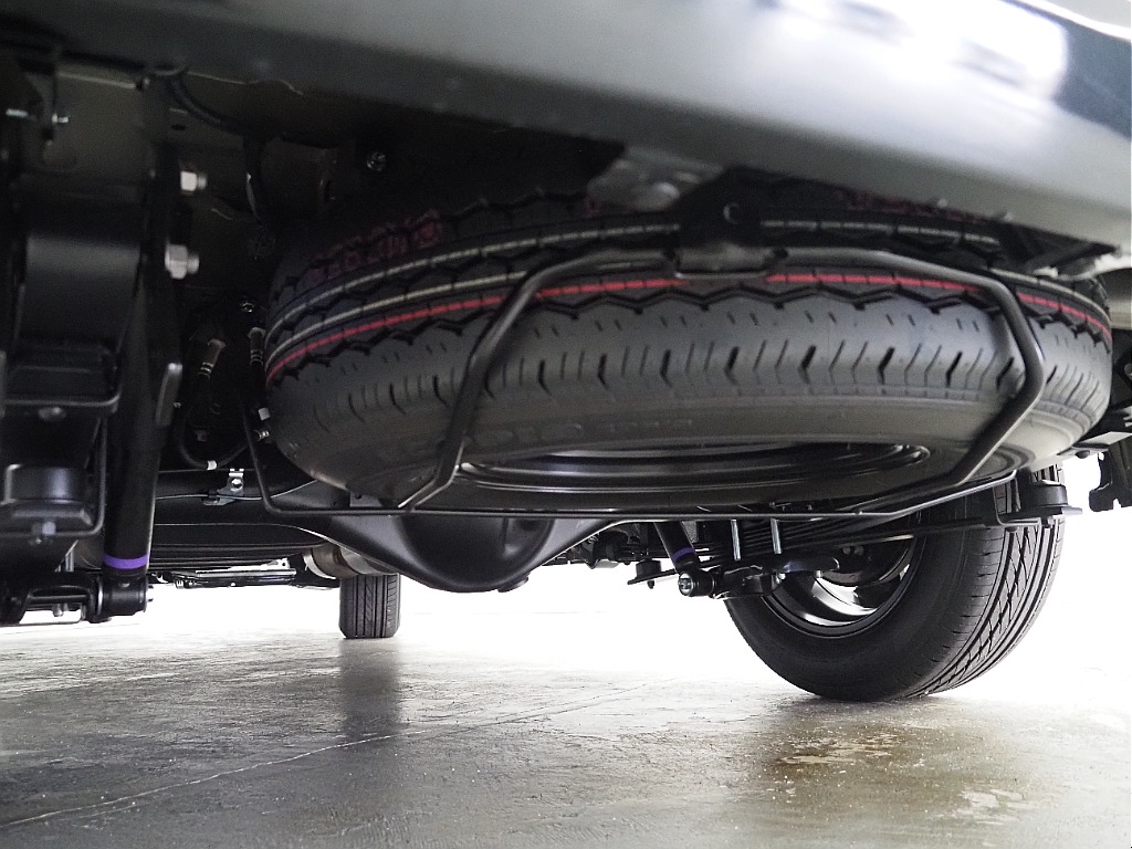 【新車/ハイエースバン/ディーゼル2WD/小窓付き両側手動ドア/DARKPRIMEⅡ】ハイエース名古屋店在庫車両【全国納車可能】