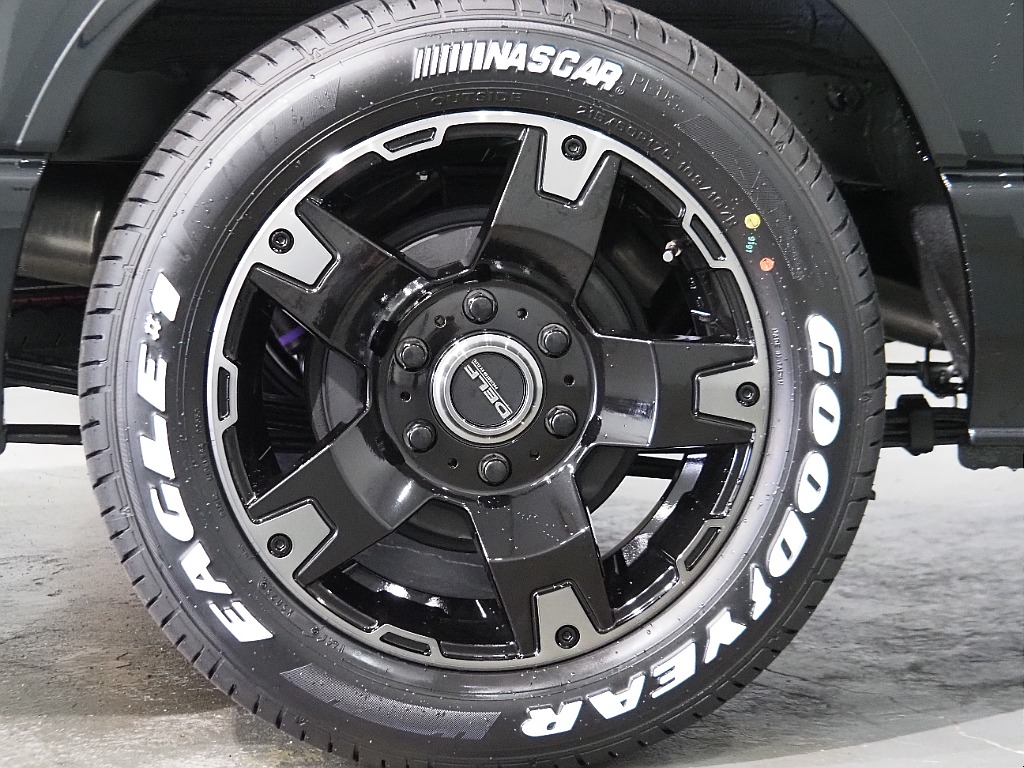 【新車/ハイエースバン/ディーゼル2WD/小窓付き両側手動ドア/DARKPRIMEⅡ】ハイエース名古屋店在庫車両【全国納車可能】