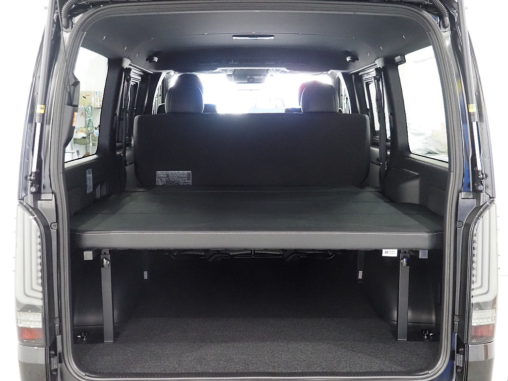 【新車/ハイエースバン/ディーゼル2WD/小窓付き両側手動ドア/DARKPRIMEⅡ】ハイエース名古屋店在庫車両【全国納車可能】