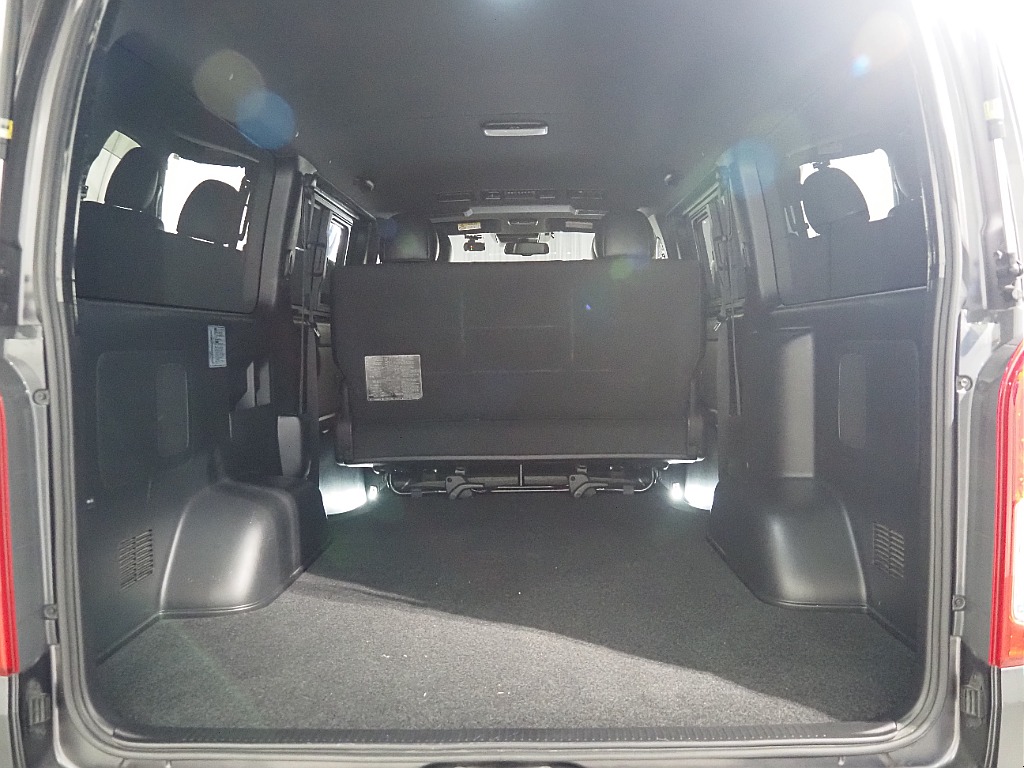 トヨタ ハイエースバン(15枚目)