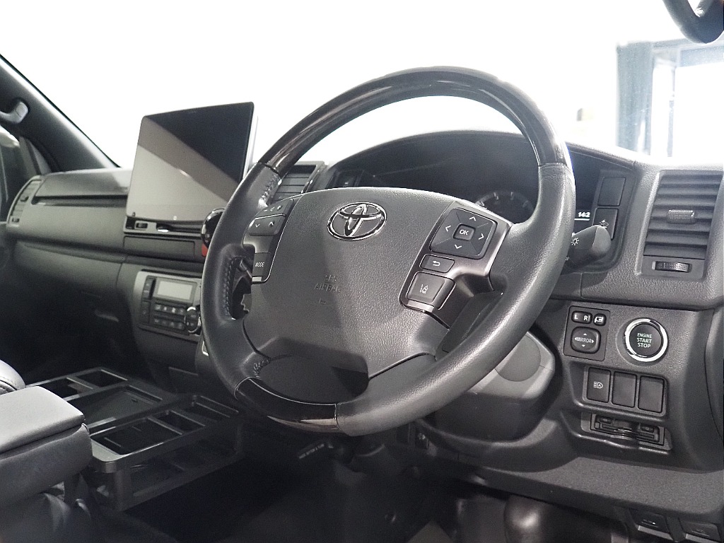 【Renoca　CoastLines/R4年式/ハイエースバン/ディーゼル4WD】大人気角目4灯をインストール♪【全国納車可能】