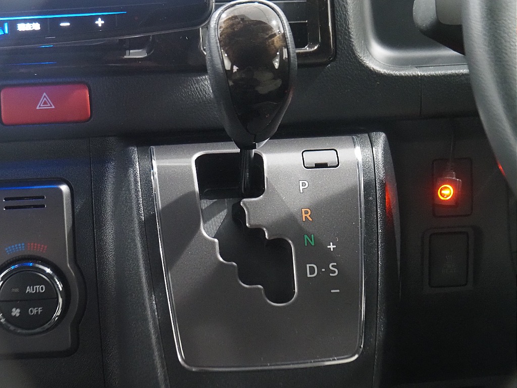 【Renoca　CoastLines/R4年式/ハイエースバン/ディーゼル4WD】大人気角目4灯をインストール♪【全国納車可能】