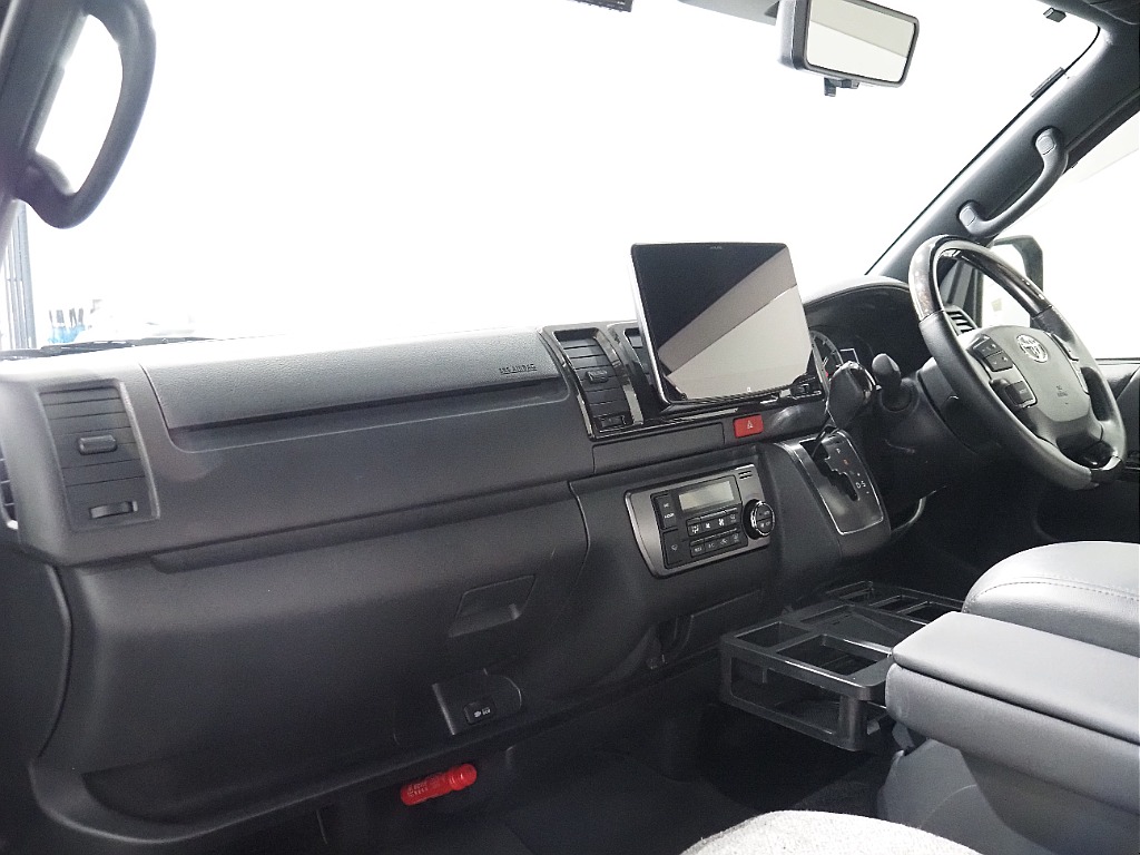 【Renoca　CoastLines/R4年式/ハイエースバン/ディーゼル4WD】大人気角目4灯をインストール♪【全国納車可能】