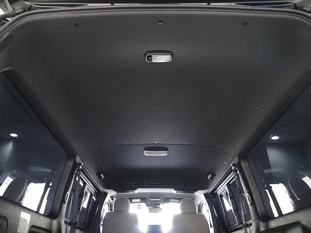 【Renoca　CoastLines/R4年式/ハイエースバン/ディーゼル4WD】大人気角目4灯をインストール♪【全国納車可能】