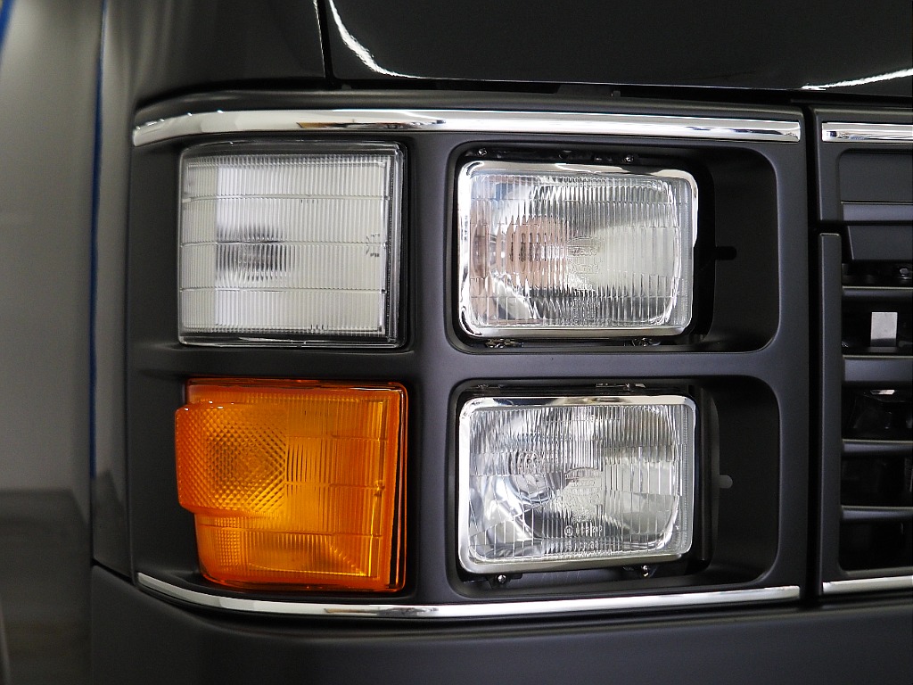 【Renoca　CoastLines/R4年式/ハイエースバン/ディーゼル4WD】大人気角目4灯をインストール♪【全国納車可能】