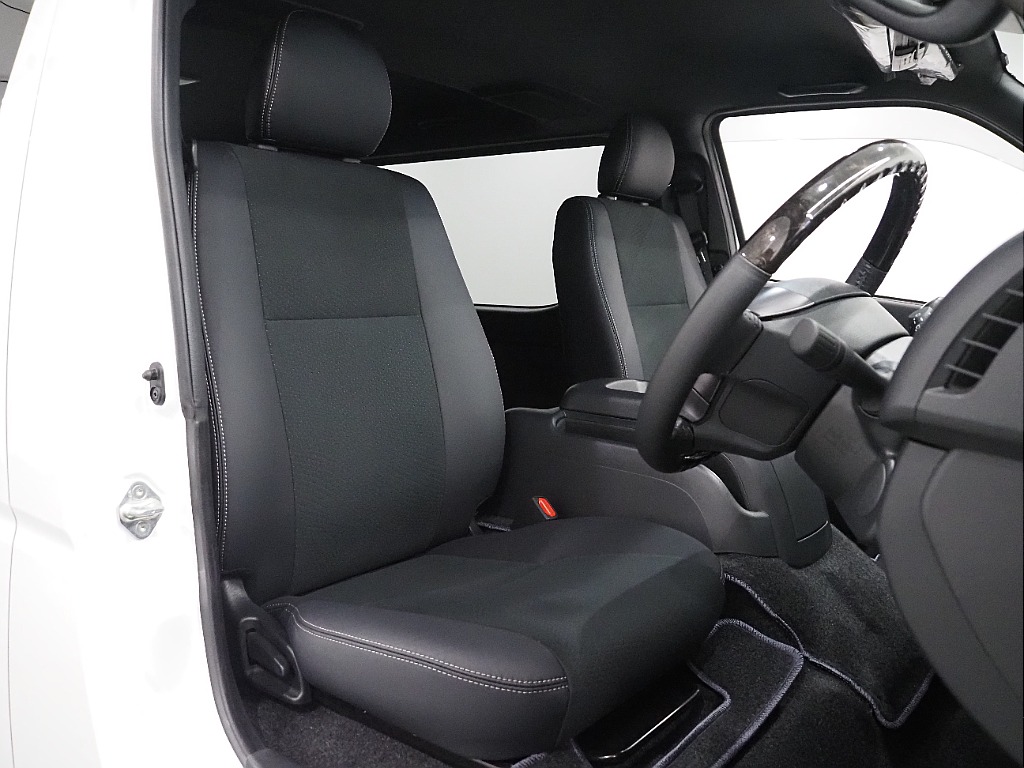 トヨタ ハイエースバン(15枚目)