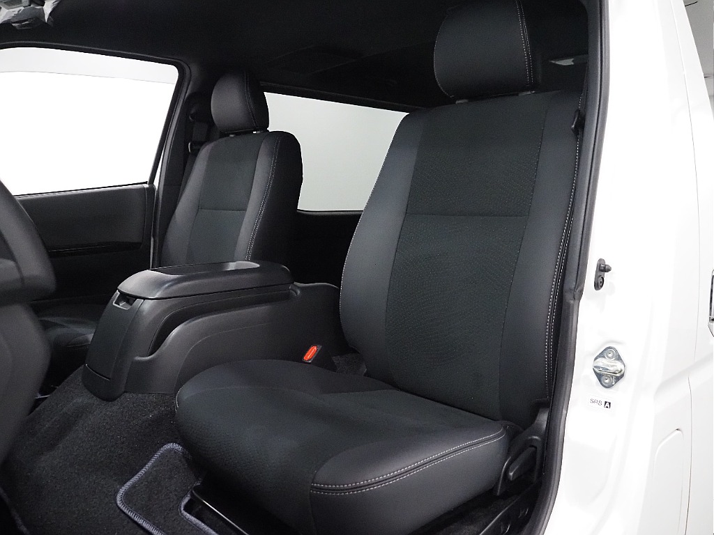 トヨタ ハイエースバン(16枚目)