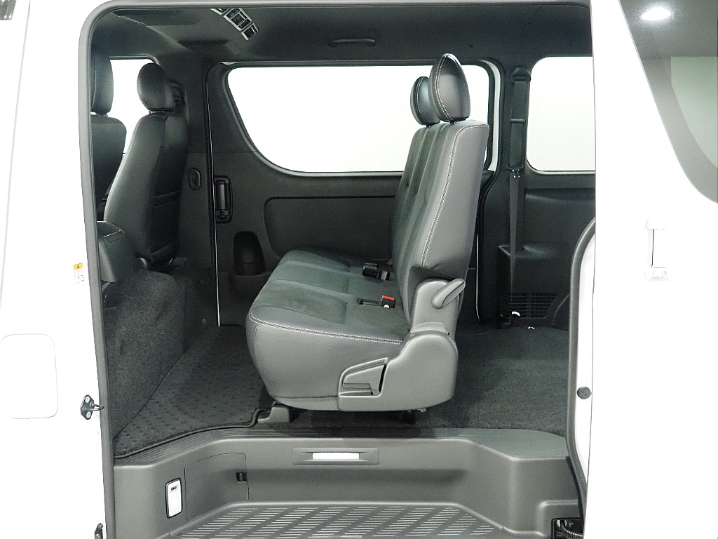 トヨタ ハイエースバン(17枚目)