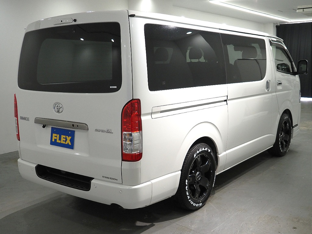 トヨタ ハイエースバン(5枚目)
