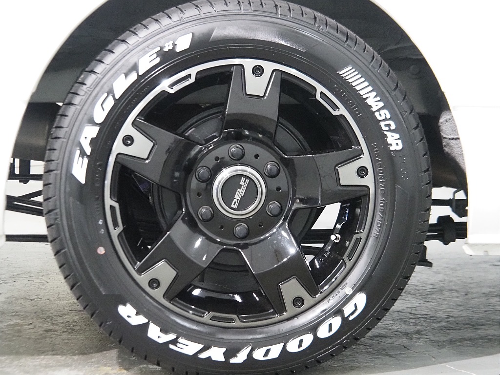 トヨタ ハイエースバン(9枚目)