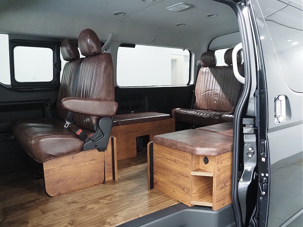【新車/ハイエースワゴン/ガソリン4WD/内装仮装familiar】希少新車9型がハイエース名古屋店に緊急入庫！【全国納車可能】