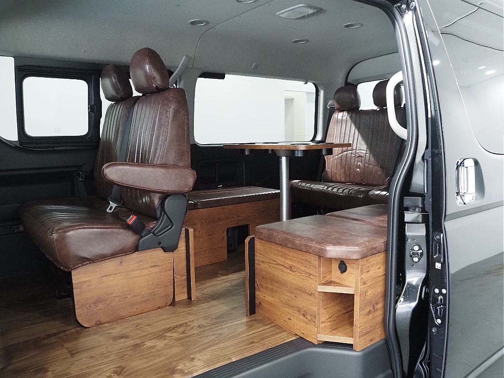 【新車/ハイエースワゴン/ガソリン4WD/内装仮装familiar】希少新車9型がハイエース名古屋店に緊急入庫！【全国納車可能】