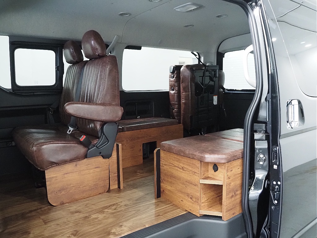 【新車/ハイエースワゴン/ガソリン4WD/内装仮装familiar】希少新車9型がハイエース名古屋店に緊急入庫！【全国納車可能】