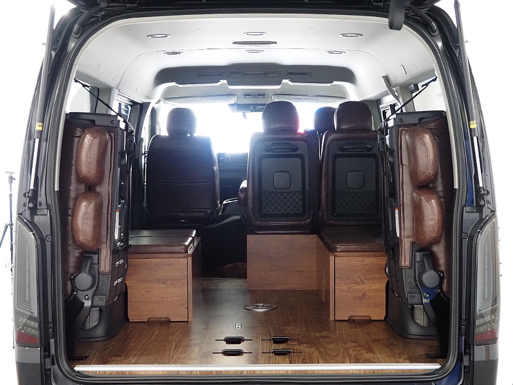 【新車/ハイエースワゴン/ガソリン4WD/内装仮装familiar】希少新車9型がハイエース名古屋店に緊急入庫！【全国納車可能】