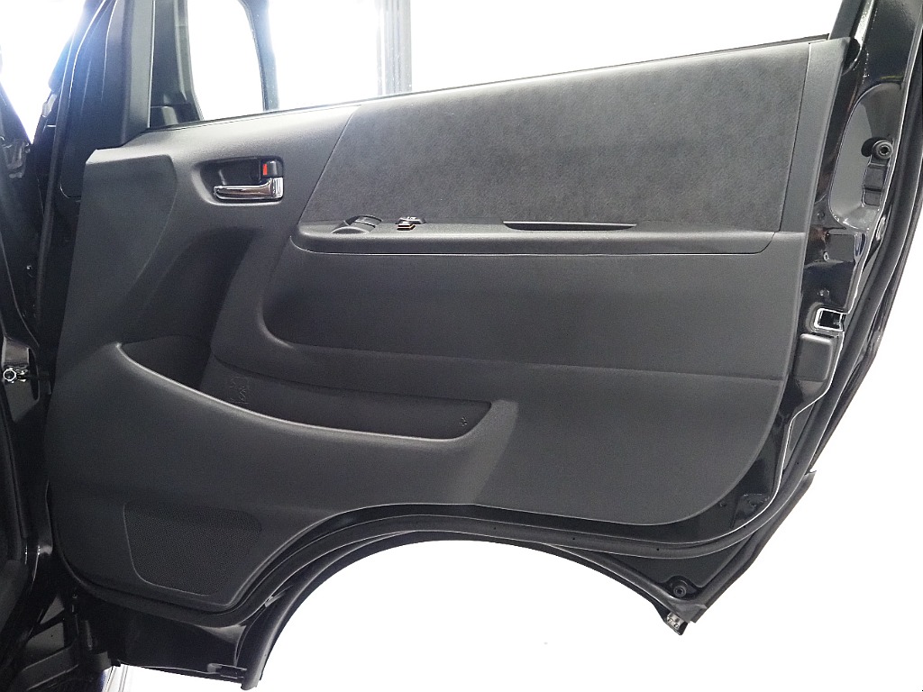 【新車/ハイエースワゴン/ガソリン4WD/内装仮装familiar】希少新車9型がハイエース名古屋店に緊急入庫！【全国納車可能】
