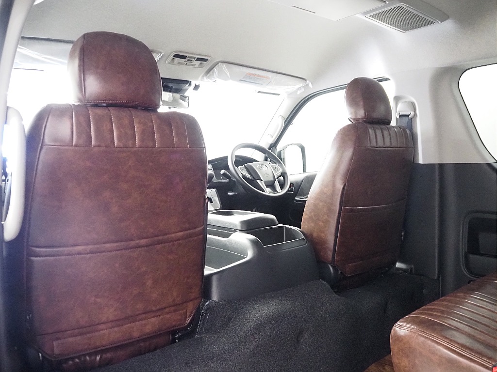 【新車/ハイエースワゴン/ガソリン4WD/内装仮装familiar】希少新車9型がハイエース名古屋店に緊急入庫！【全国納車可能】