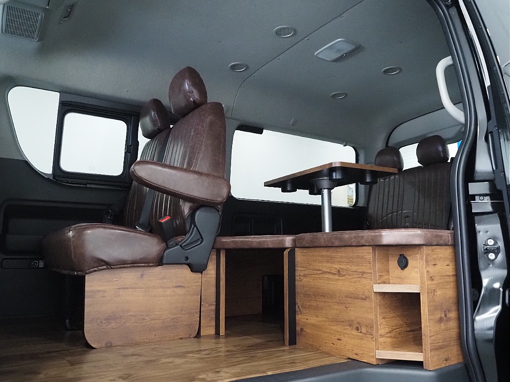 【新車/ハイエースワゴン/ガソリン4WD/内装仮装familiar】希少新車9型がハイエース名古屋店に緊急入庫！【全国納車可能】