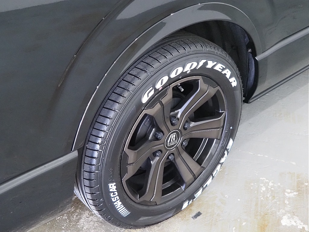 【新車/ハイエースワゴン/ガソリン4WD/内装仮装familiar】希少新車9型がハイエース名古屋店に緊急入庫！【全国納車可能】