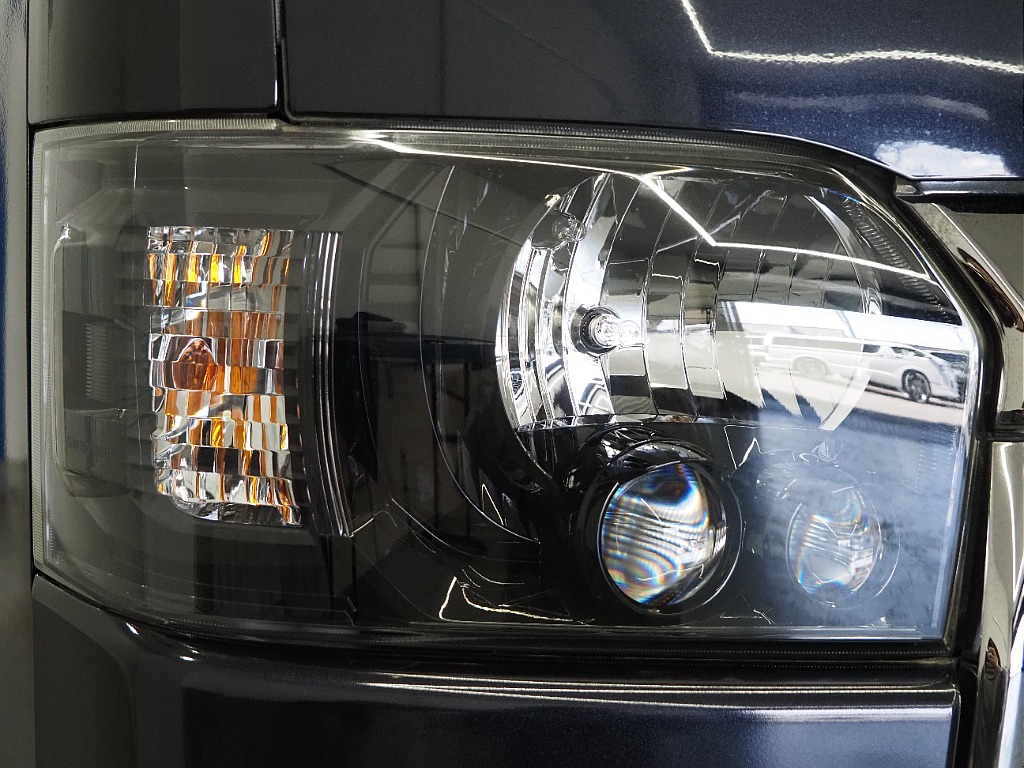 【H28年式/3.0Lディーゼル/ハイエースバン/両側小窓付き】ローダウン×新品タイヤ付き！【全国納車可能】
