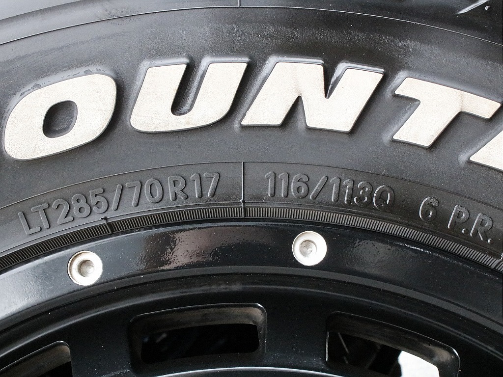 タイヤサイズは285/70/R17になります！