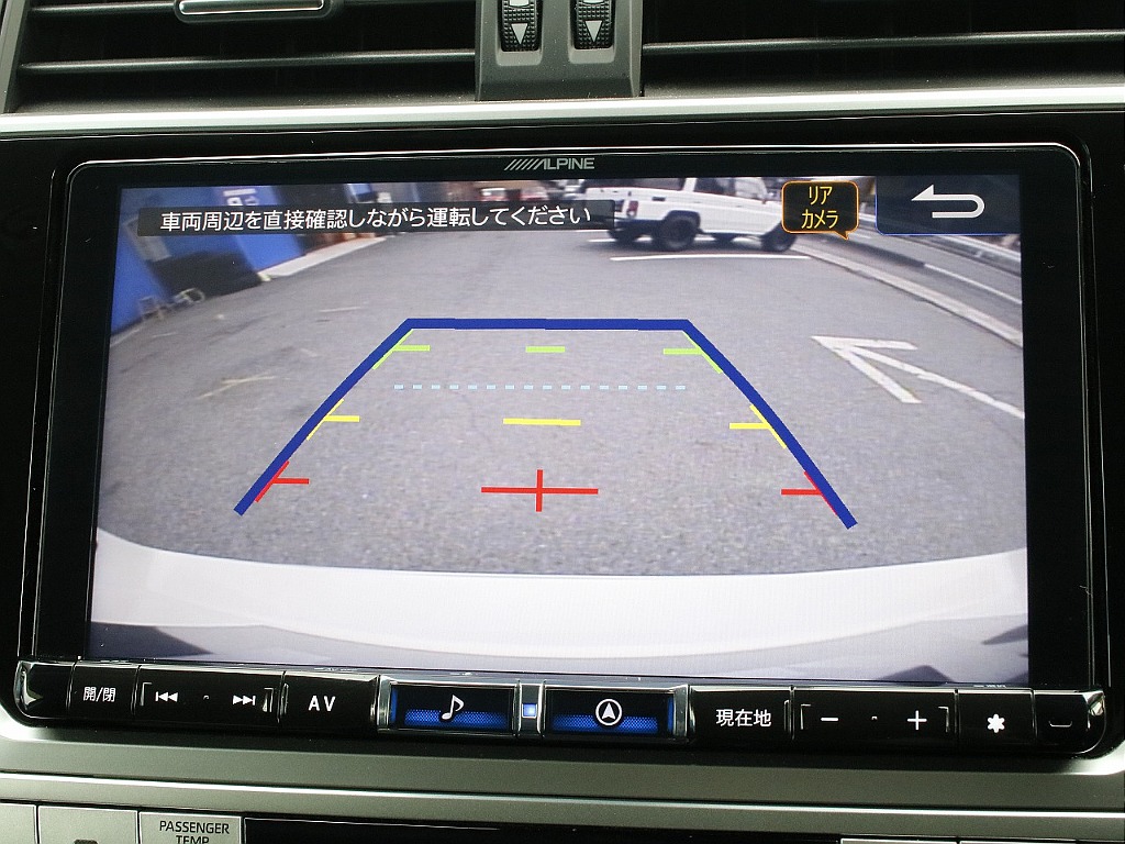 バックカメラも付いていますので、バック駐車が苦手な方でも安心して駐車することが出来ますよ◎