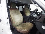 【H30年ハイエースバン/ガソリン/2WD】嬉しい小窓にベッドキッド装着♪【全国納車可能】