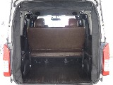 【H30年ハイエースバン/ガソリン/2WD】嬉しい小窓にベッドキッド装着♪【全国納車可能】