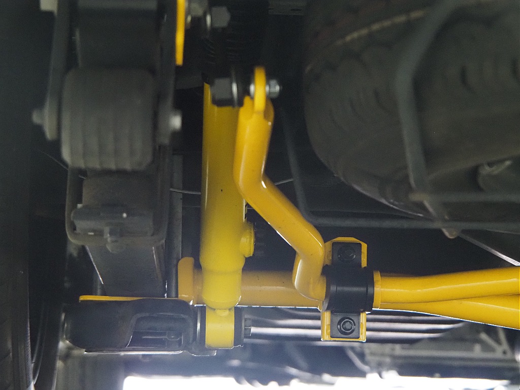 【H30年ハイエースバン/ガソリン/2WD】嬉しい小窓にベッドキッド装着♪【全国納車可能】