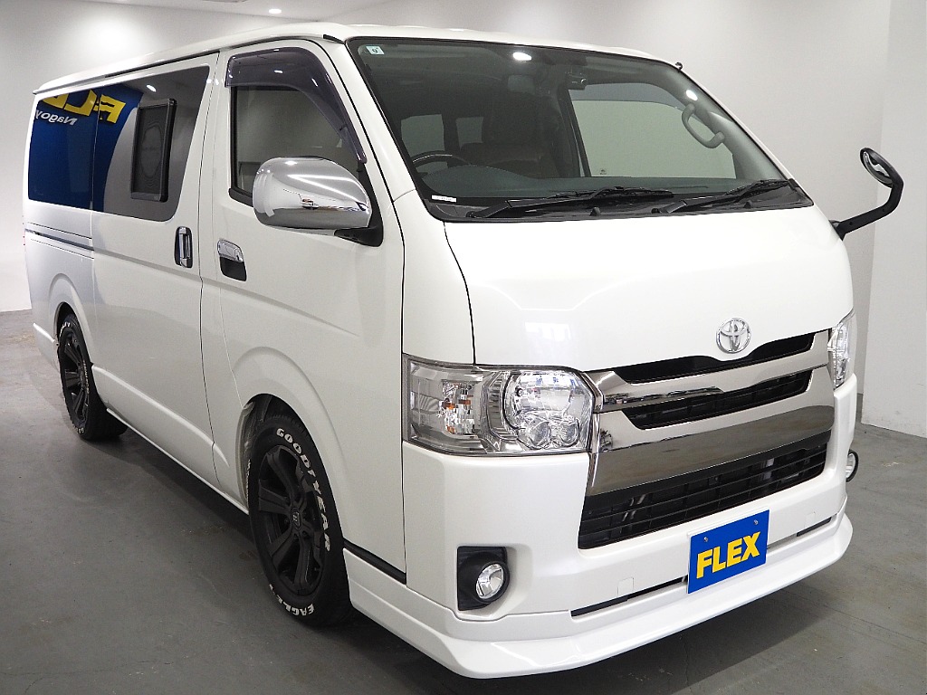 【H30年ハイエースバン/ガソリン/2WD】嬉しい小窓にベッドキッド装着♪【全国納車可能】