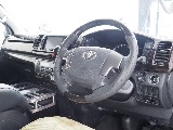 【H30年ハイエースバン/ガソリン/2WD】嬉しい小窓にベッドキッド装着♪【全国納車可能】