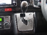【H30年ハイエースバン/ガソリン/2WD】嬉しい小窓にベッドキッド装着♪【全国納車可能】