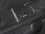 【H30年ハイエースバン/ガソリン/2WD】嬉しい小窓にベッドキッド装着♪【全国納車可能】