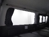 【H30年ハイエースバン/ガソリン/2WD】嬉しい小窓にベッドキッド装着♪【全国納車可能】