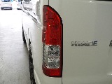 【H30年ハイエースバン/ガソリン/2WD】嬉しい小窓にベッドキッド装着♪【全国納車可能】