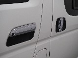【H30年ハイエースバン/ガソリン/2WD】嬉しい小窓にベッドキッド装着♪【全国納車可能】