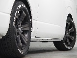 【H30年ハイエースバン/ガソリン/2WD】嬉しい小窓にベッドキッド装着♪【全国納車可能】
