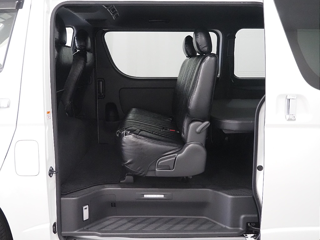 【R5年式/ハイエースバン/ディーゼル4WD/両側パワースライドドア】ベッドキッド装着済み♪【全国納車可能】