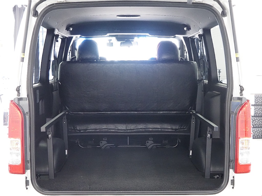 【R5年式/ハイエースバン/ディーゼル4WD/両側パワースライドドア】ベッドキッド装着済み♪【全国納車可能】