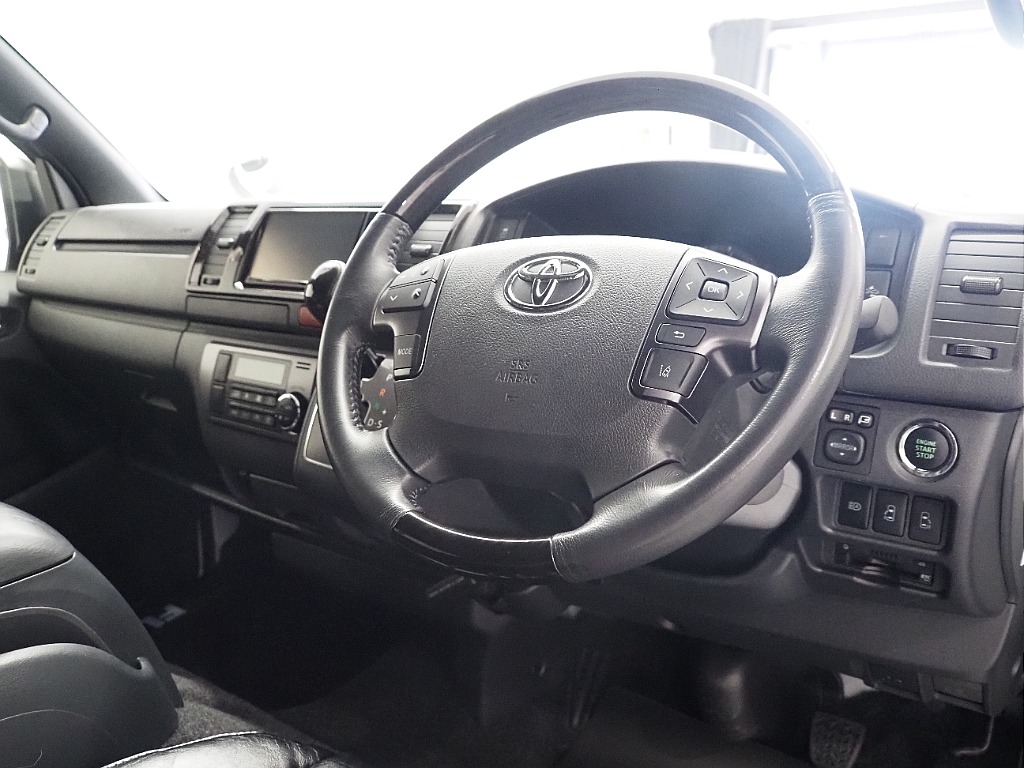【R5年式/ハイエースバン/ディーゼル4WD/両側パワースライドドア】ベッドキッド装着済み♪【全国納車可能】