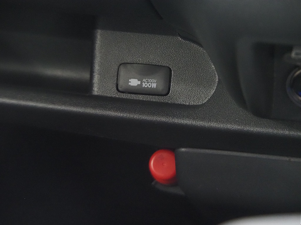 【R5年式/ハイエースバン/ディーゼル4WD/両側パワースライドドア】ベッドキッド装着済み♪【全国納車可能】