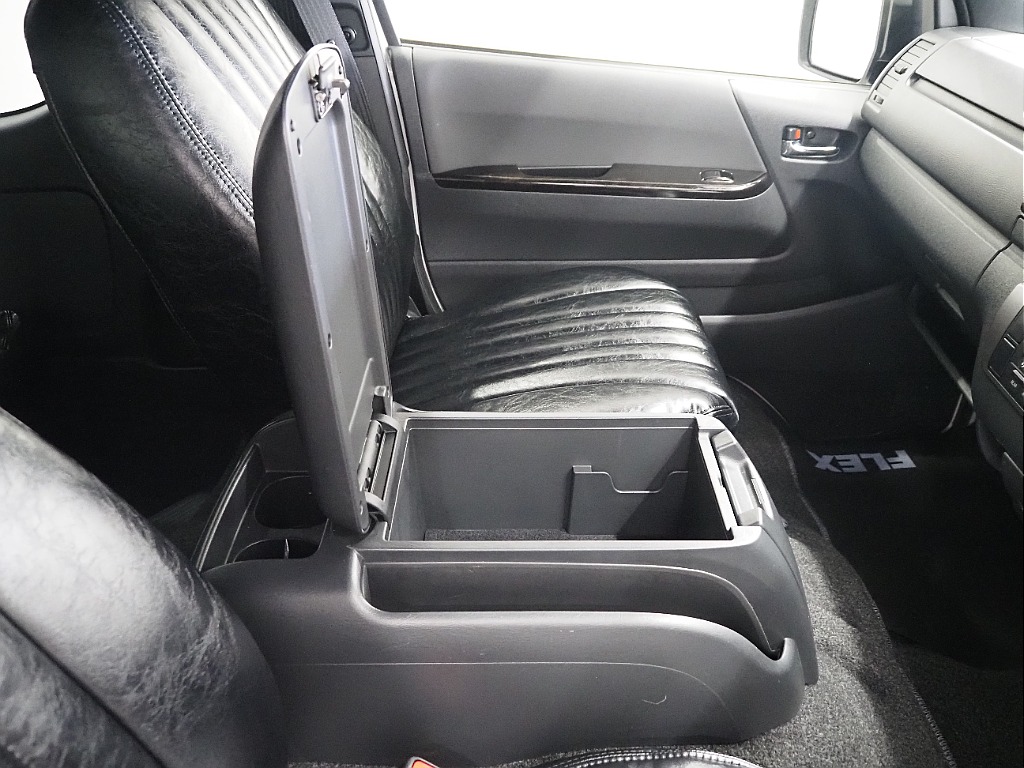 【R5年式/ハイエースバン/ディーゼル4WD/両側パワースライドドア】ベッドキッド装着済み♪【全国納車可能】