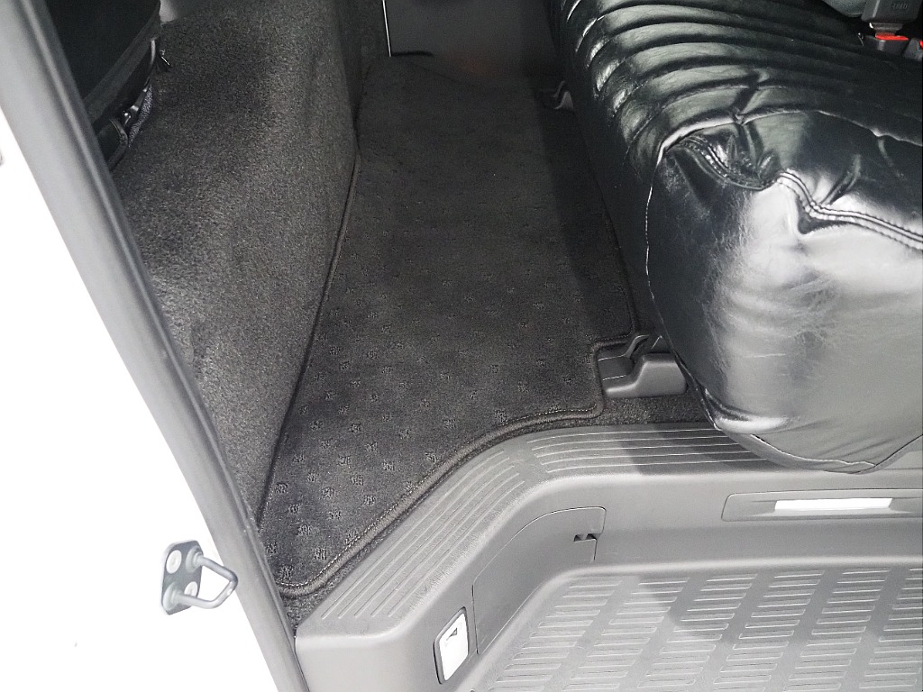 【R5年式/ハイエースバン/ディーゼル4WD/両側パワースライドドア】ベッドキッド装着済み♪【全国納車可能】