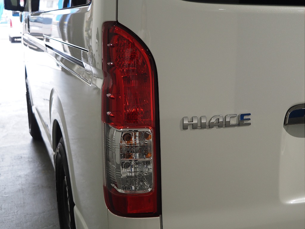 【R5年式/ハイエースバン/ディーゼル4WD/両側パワースライドドア】ベッドキッド装着済み♪【全国納車可能】