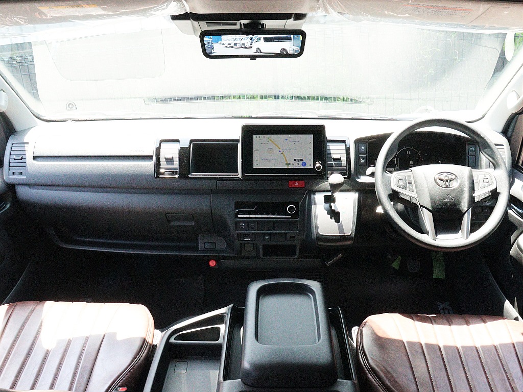 トヨタ ハイエース(4枚目)