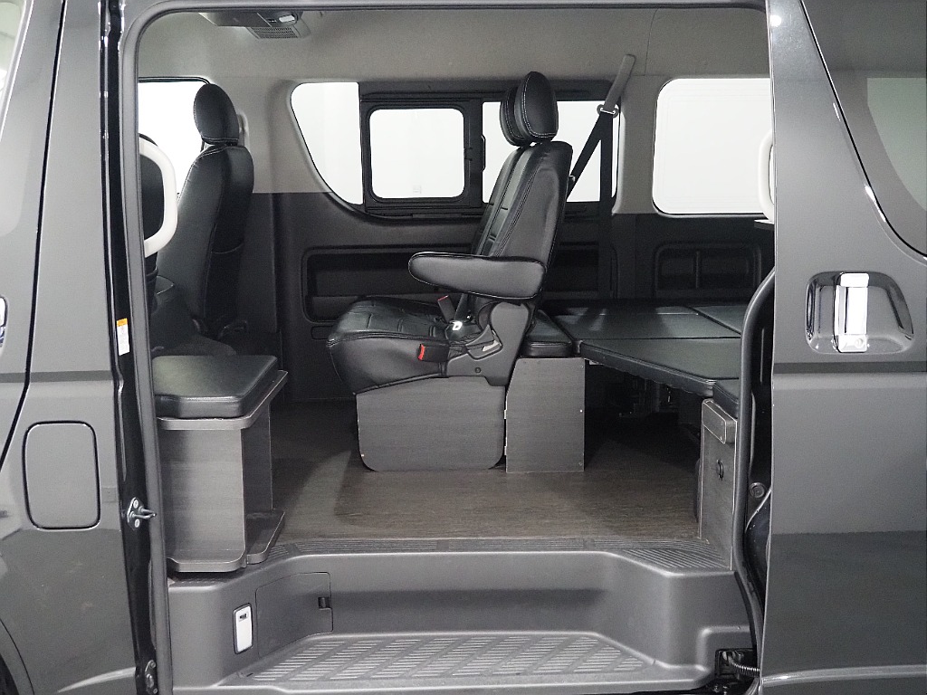 【R3年式/ワゴンGL/内装架装ベッドキッド＆フローリング施工】脱着可能なテーブルを装備【全国納車可能】