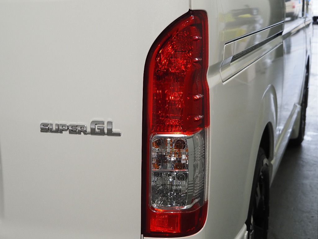 【Ｒ2年式/ハイエースバン/ＤＡＲＫＰＲＩＭＥⅡ/ガソリン2.0Ｌ】嬉しいパワースライドドア有【全国納車可能】